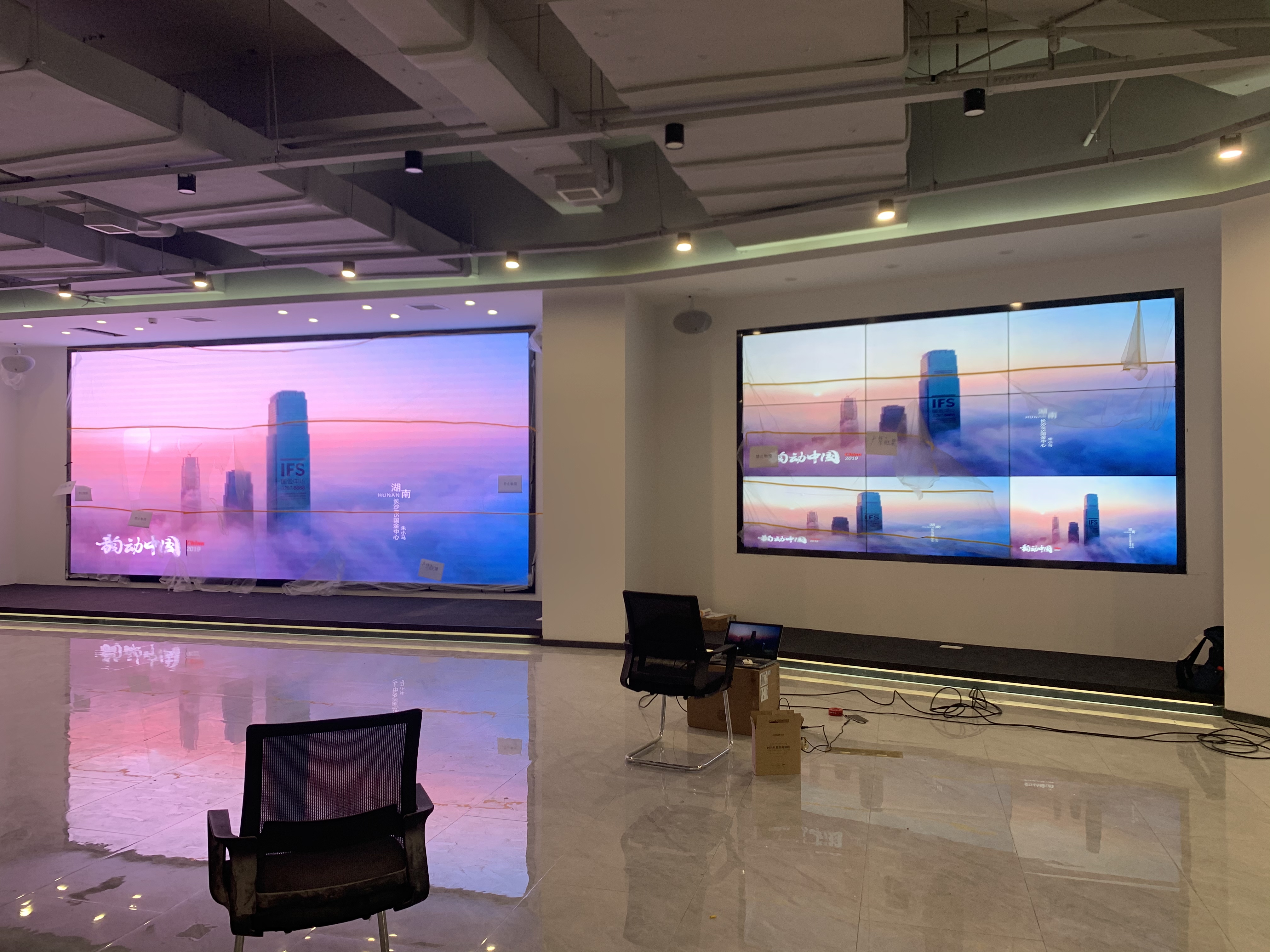 戶外屏的電源系統(tǒng)需要具備哪些防護(hù)措施，才能防止雷擊和漏電風(fēng)險(xiǎn)？